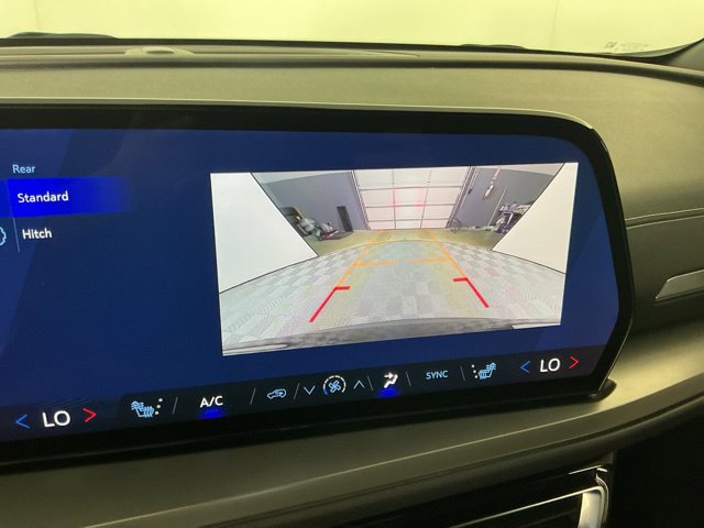 Used 2025 Chevrolet Traverse LT FWD image 20