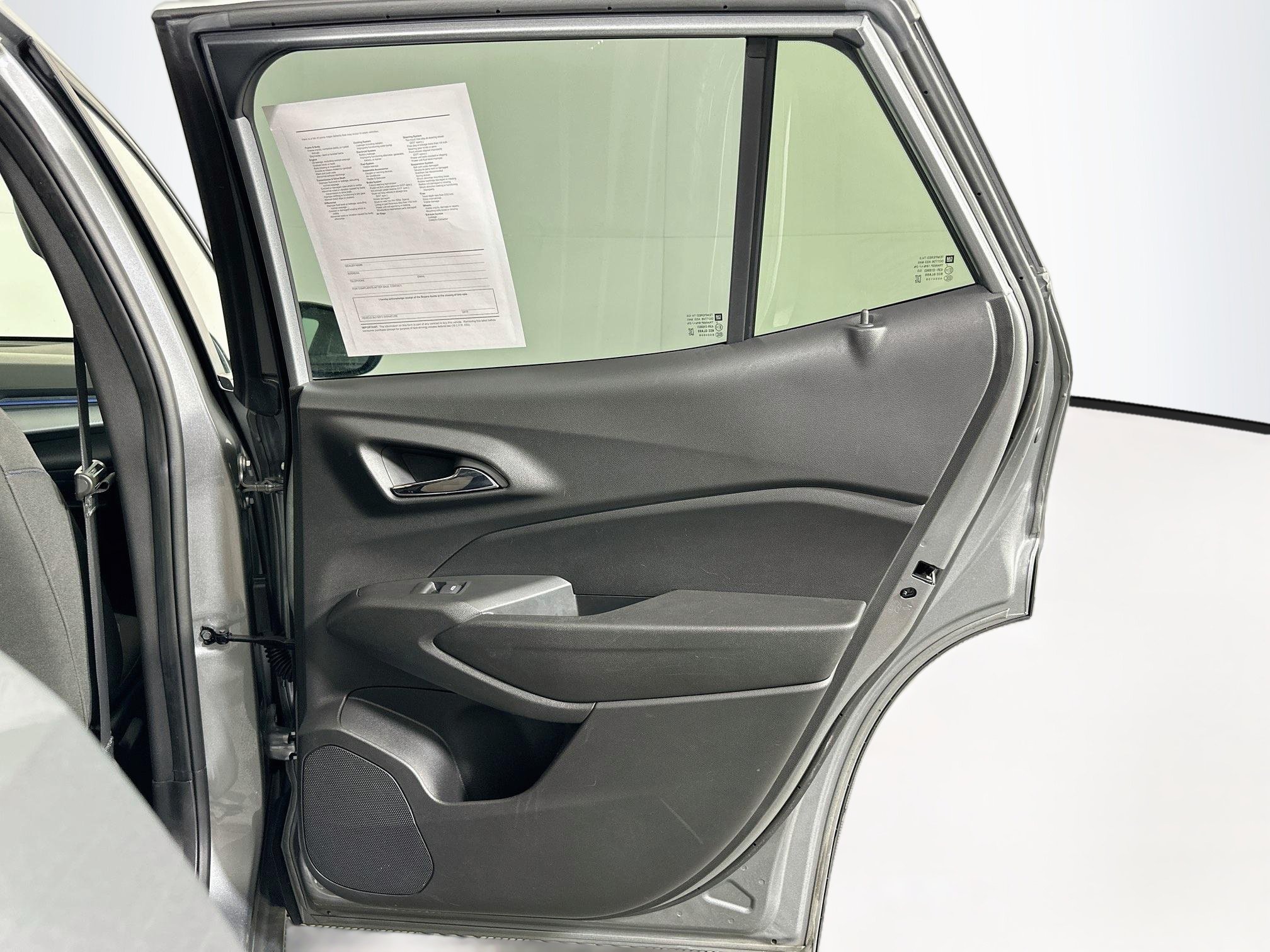 Used 2025 Chevrolet Trax LS FWD image 28
