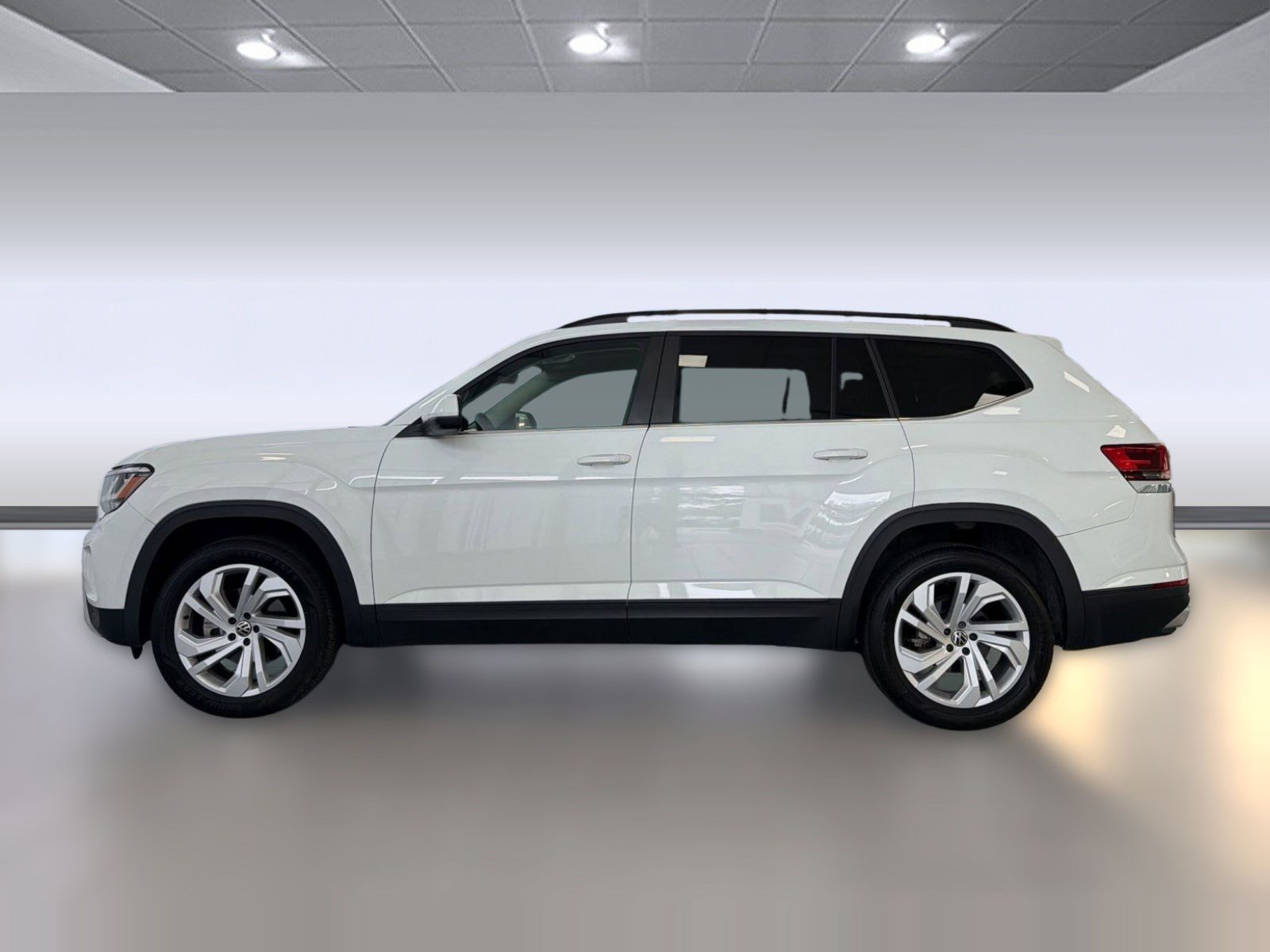 Used 2023 Volkswagen Atlas SE w/ Panoramic Sunroof Package image 2