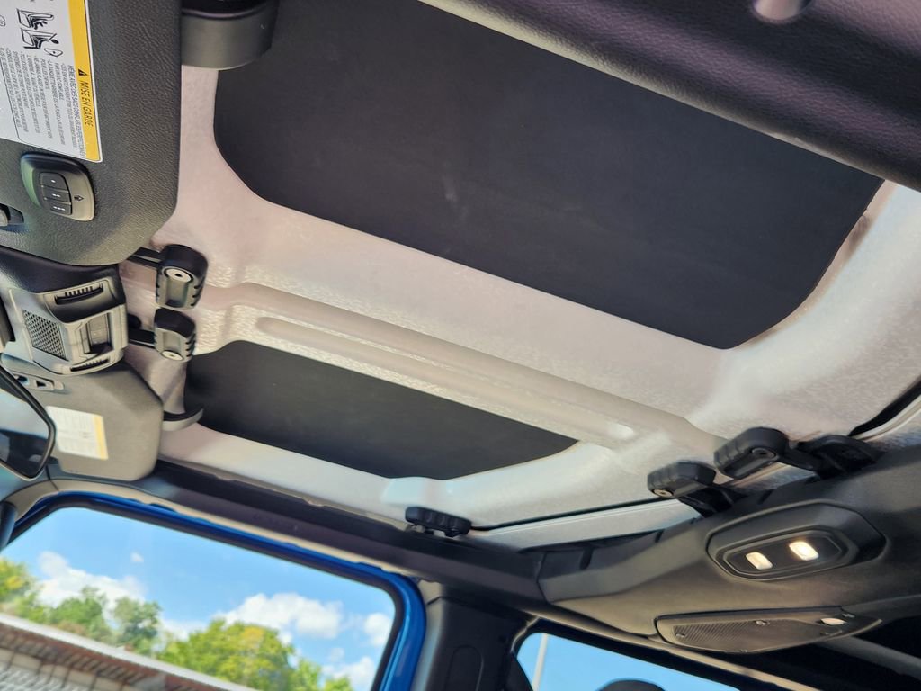 Used 2024 Jeep Gladiator Sport image 29