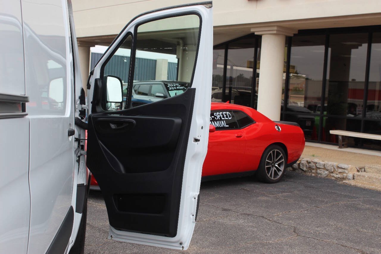 Used 2025 Mercedes-Benz Sprinter 2500 image 9