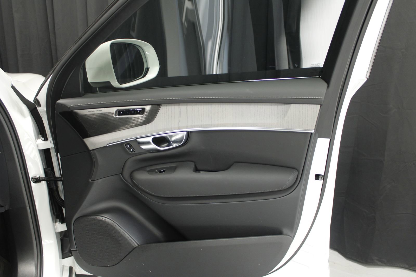 Used 2025 Volvo XC90 T8 Ultra image 25