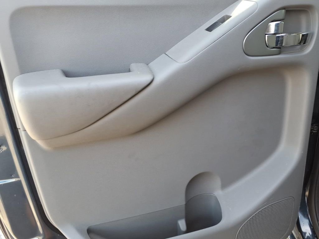 Used 2020 Nissan Frontier SV RWD image 13