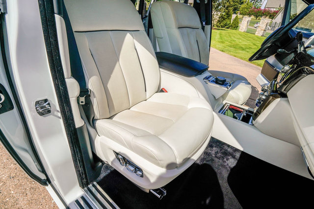 Used 2020 Rolls-Royce Phantom Sedan RWD image 35