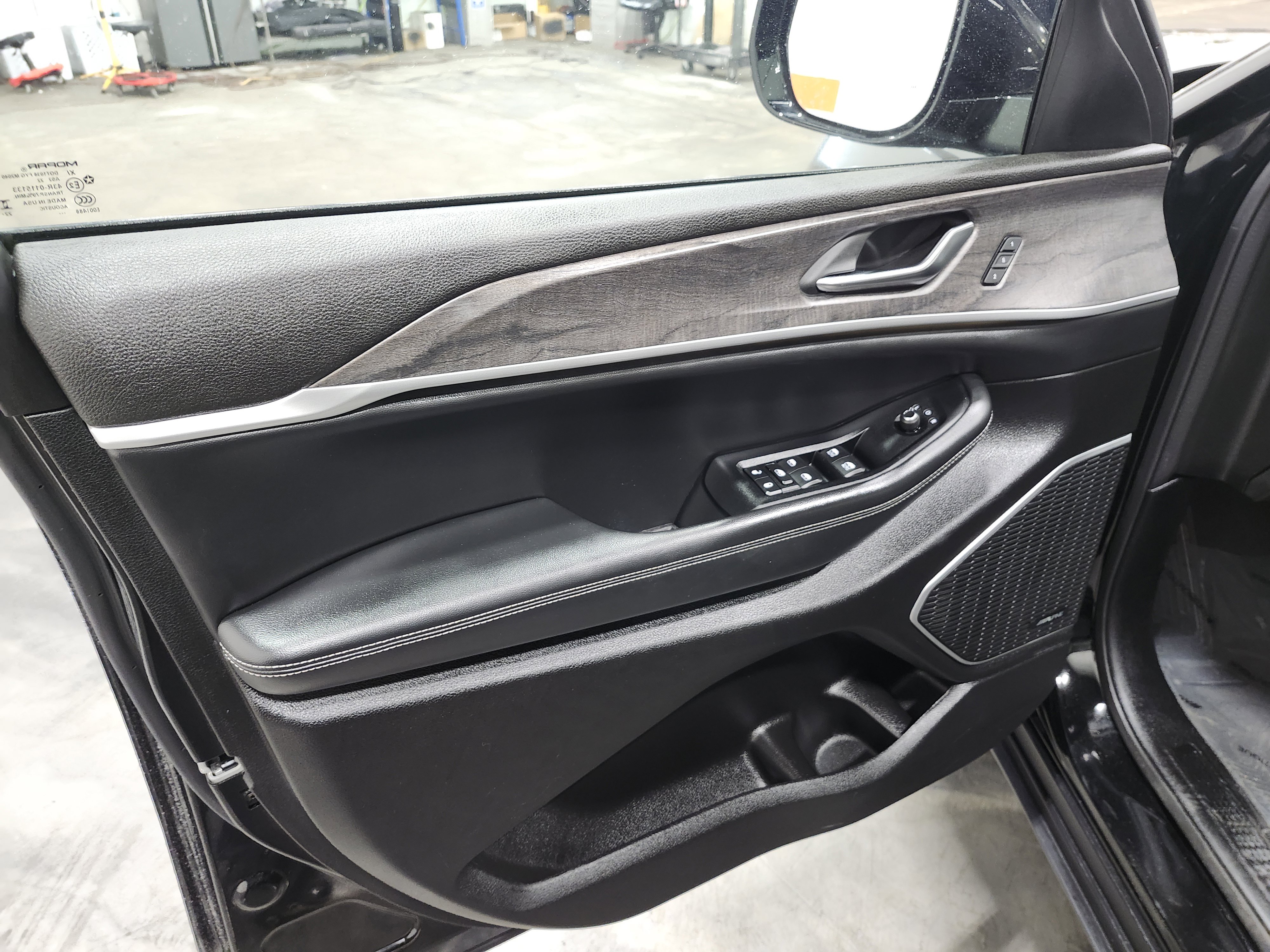 Used 2023 Jeep Grand Cherokee 4WD 4xe image 28