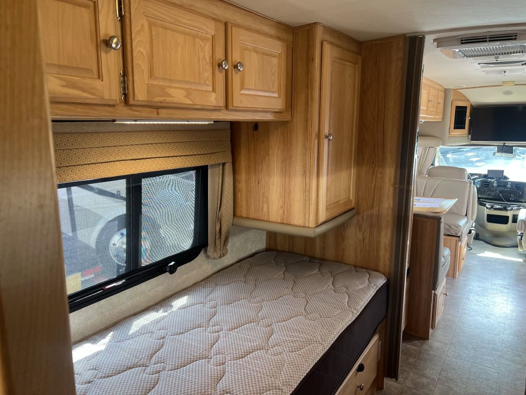 Used 2017 Ford E-450 and Econoline 450 Super Duty w/ Motorhome Prep Package image 17