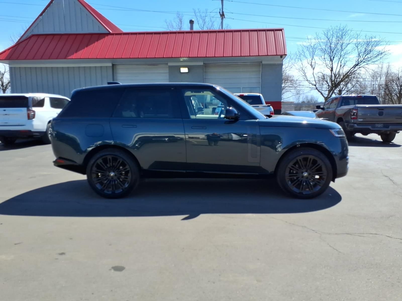 Used 2025 Land Rover Range Rover SE image 6