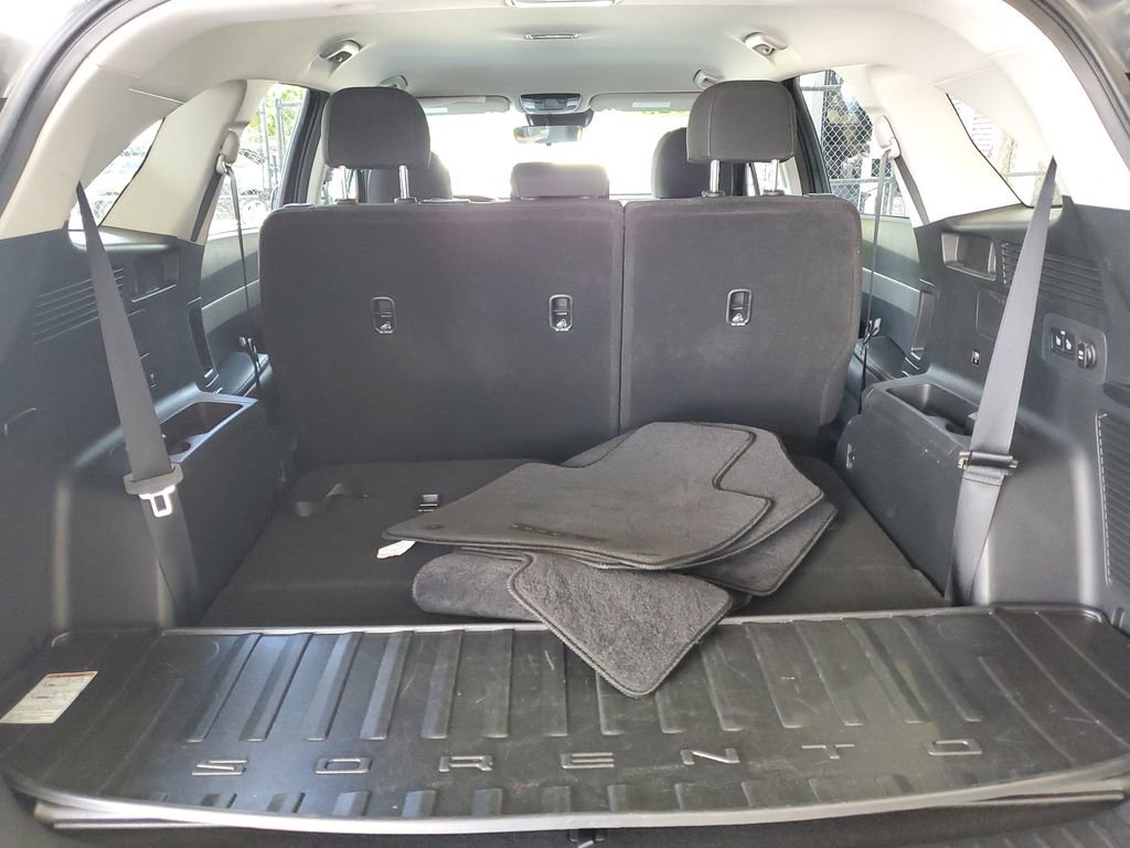Certified 2023 Kia Sorento LX FWD image 7