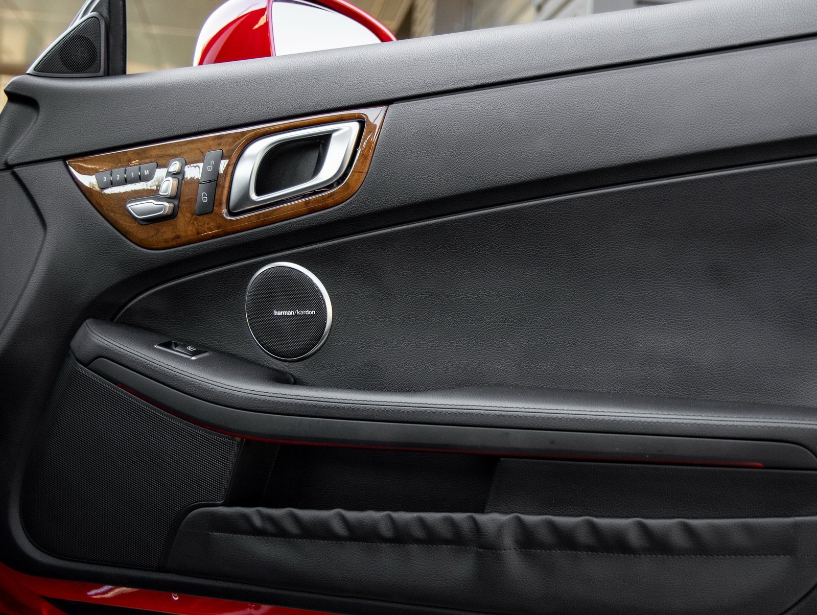 Used 2017 Mercedes-Benz SLC 300 image 30