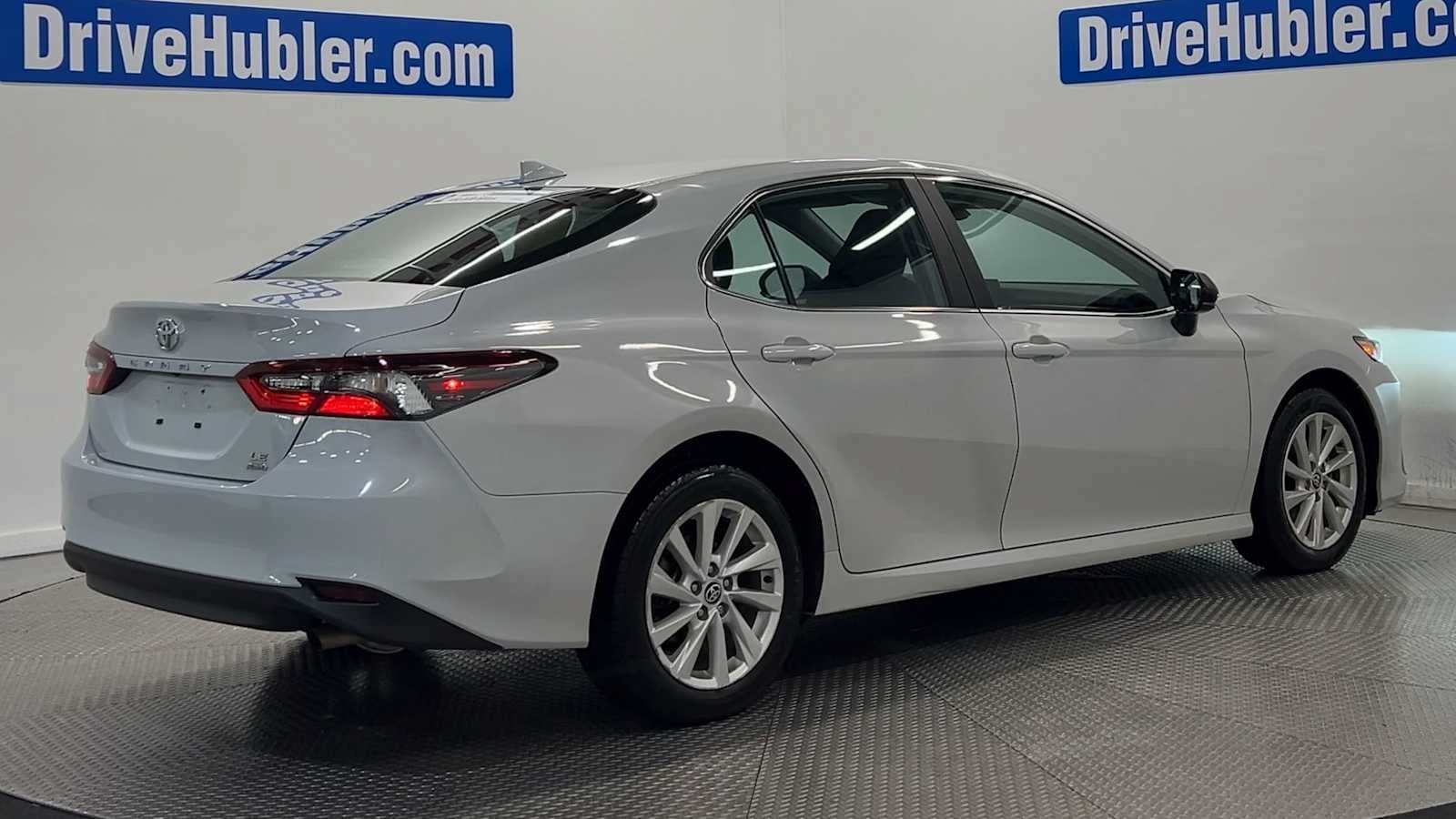 Used 2022 Toyota Camry LE w/ Carpet Mat Package (TMS) AWD/4WD image 8