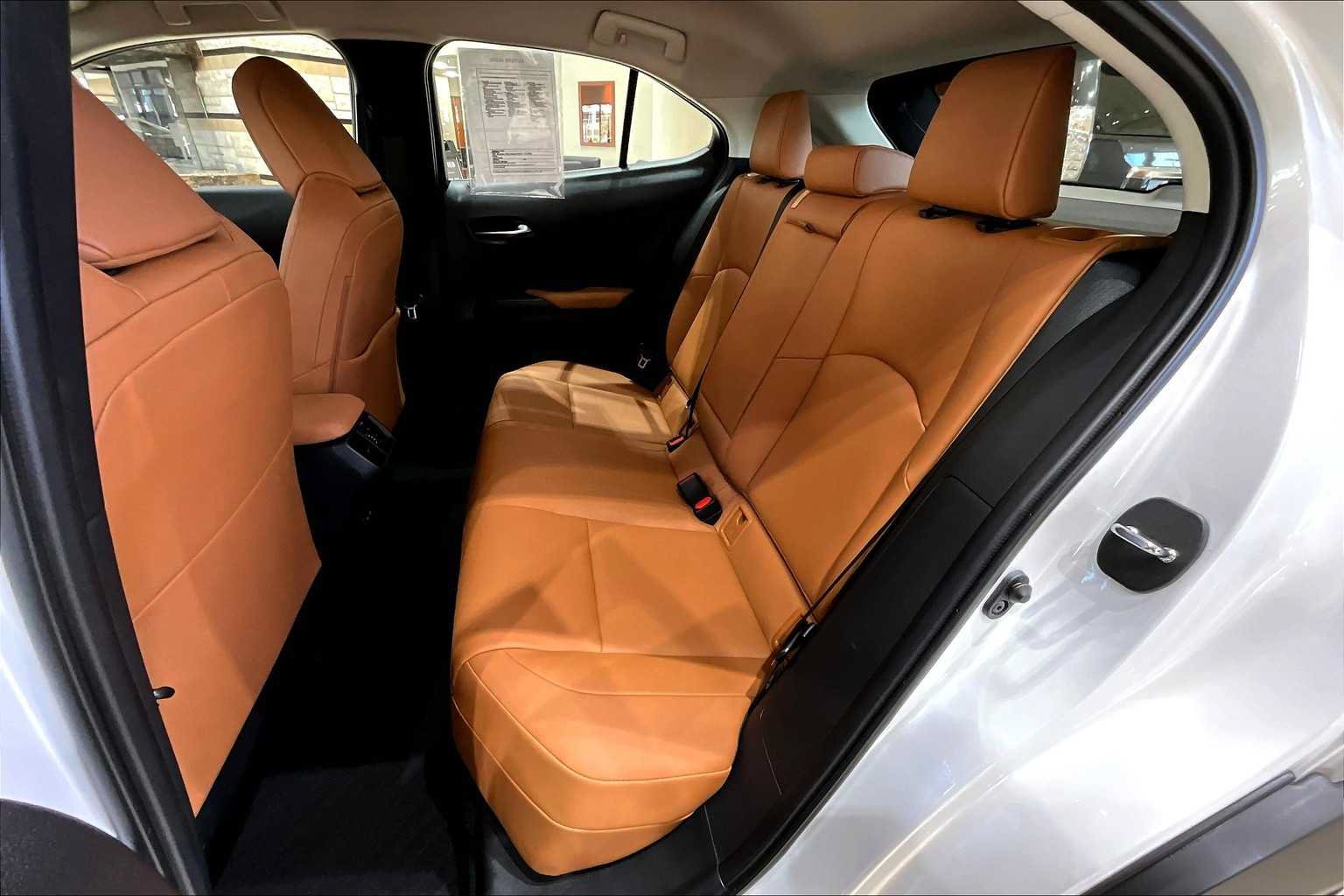 Used 2022 Lexus UX 200 w/ Accessory Package (Z1) FWD image 18
