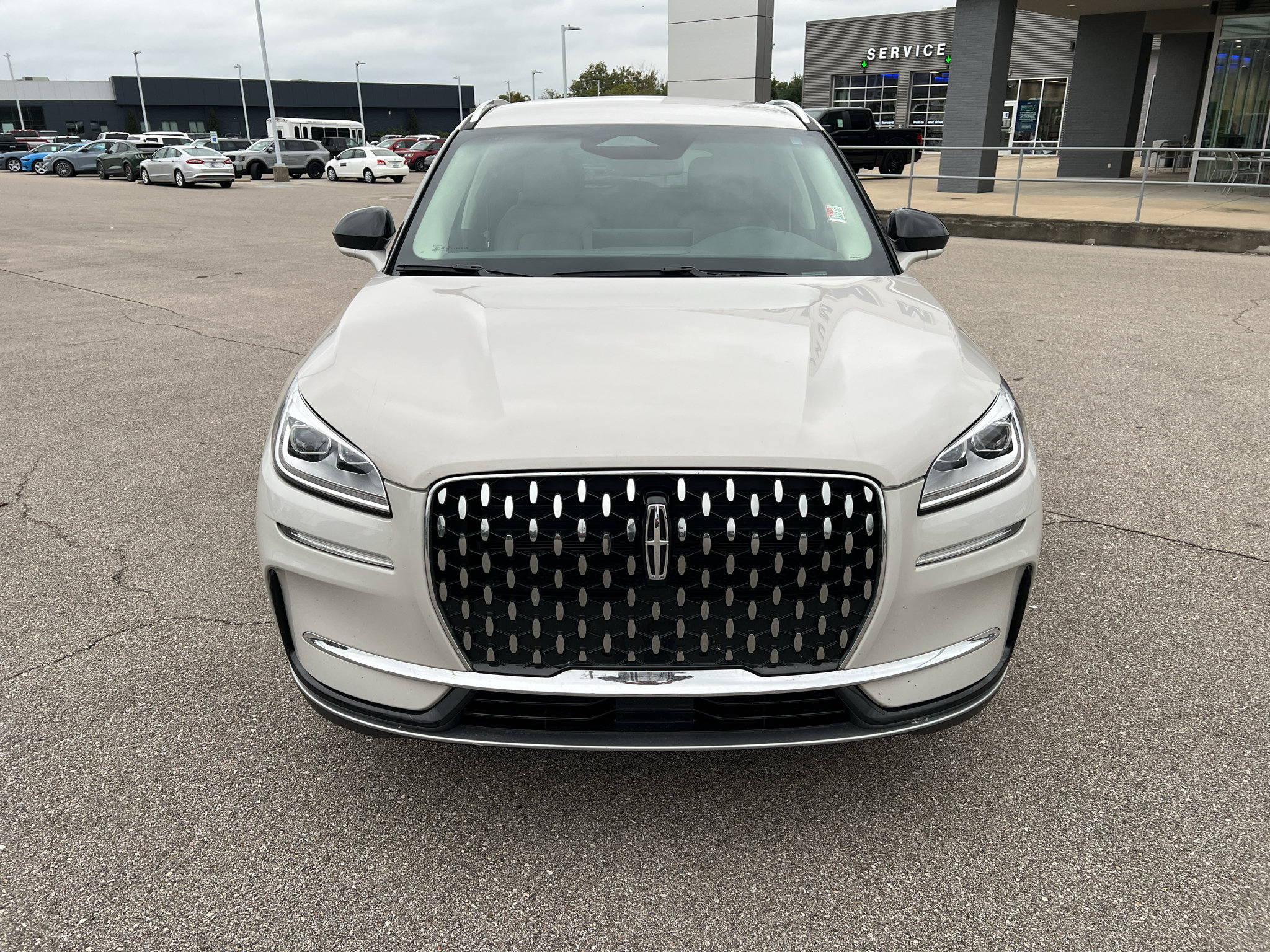 Used 2023 Lincoln Corsair Reserve AWD/4WD image 2
