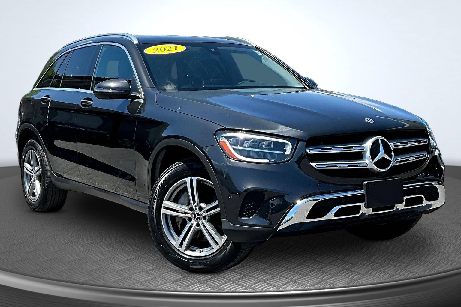 Used 2021 Mercedes-Benz GLC 300 w/ Premium Package image 3