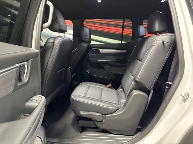 Used 2025 Buick Enclave Preferred AWD/4WD image 11