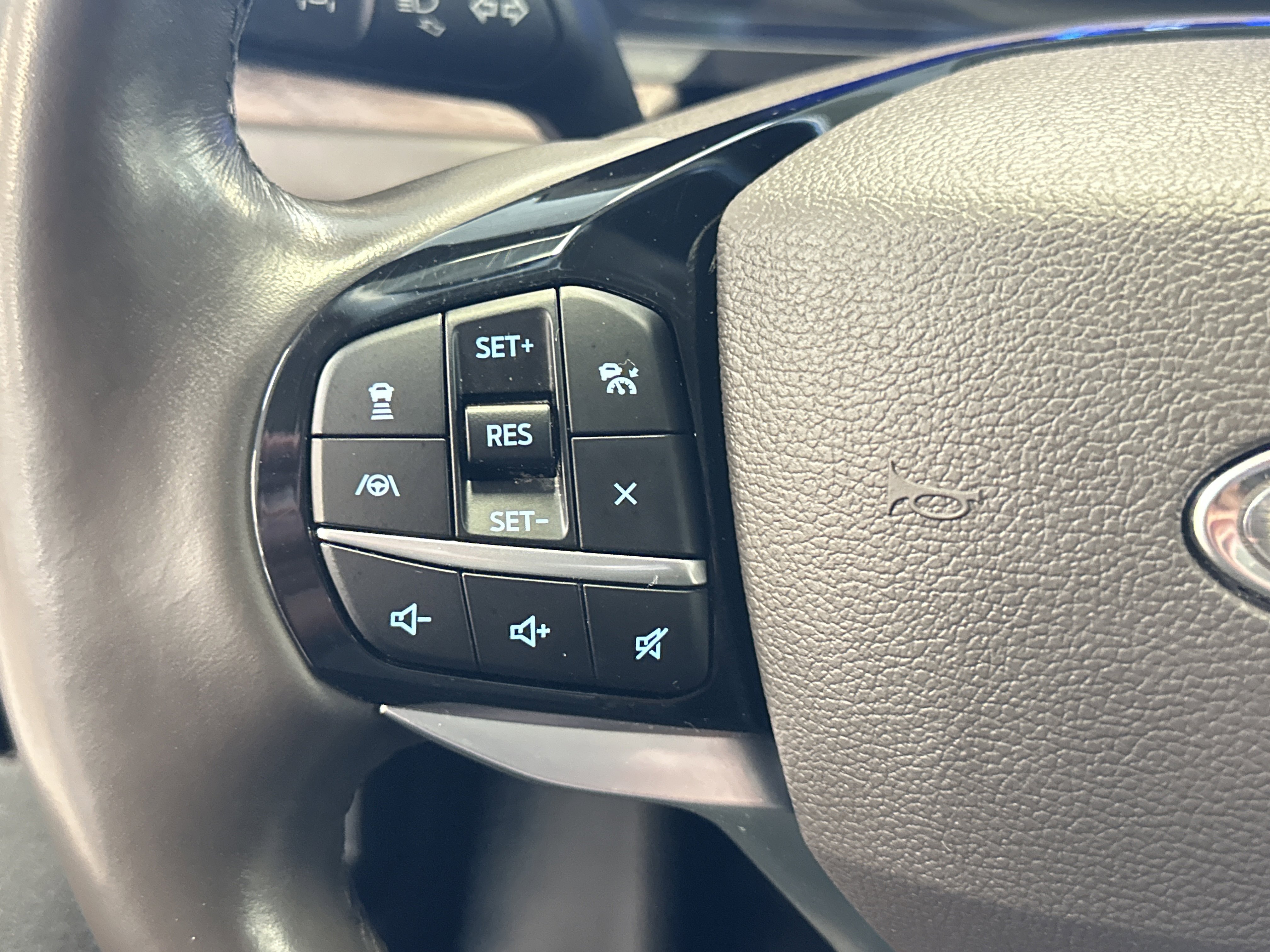 Used 2022 Ford Explorer Platinum w/ Technology Package image 39