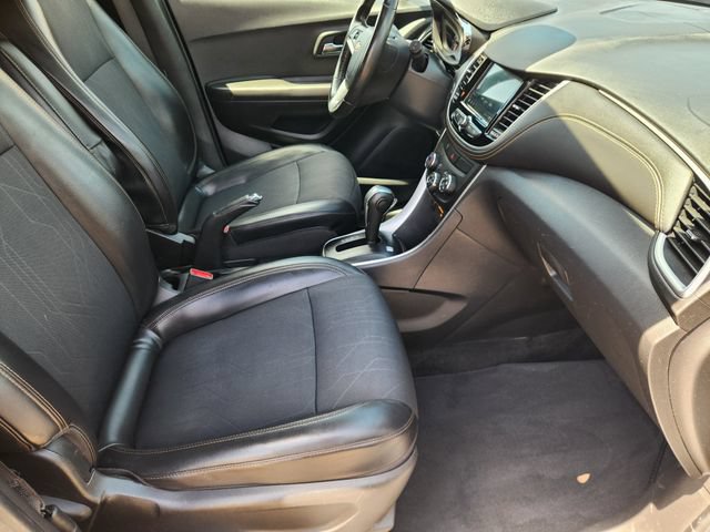 Used 2019 Chevrolet Trax LT w/ LT Convenience Package FWD image 14