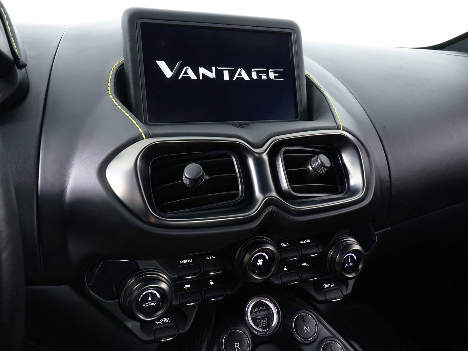 Used 2019 Aston Martin V8 Vantage Coupe image 27