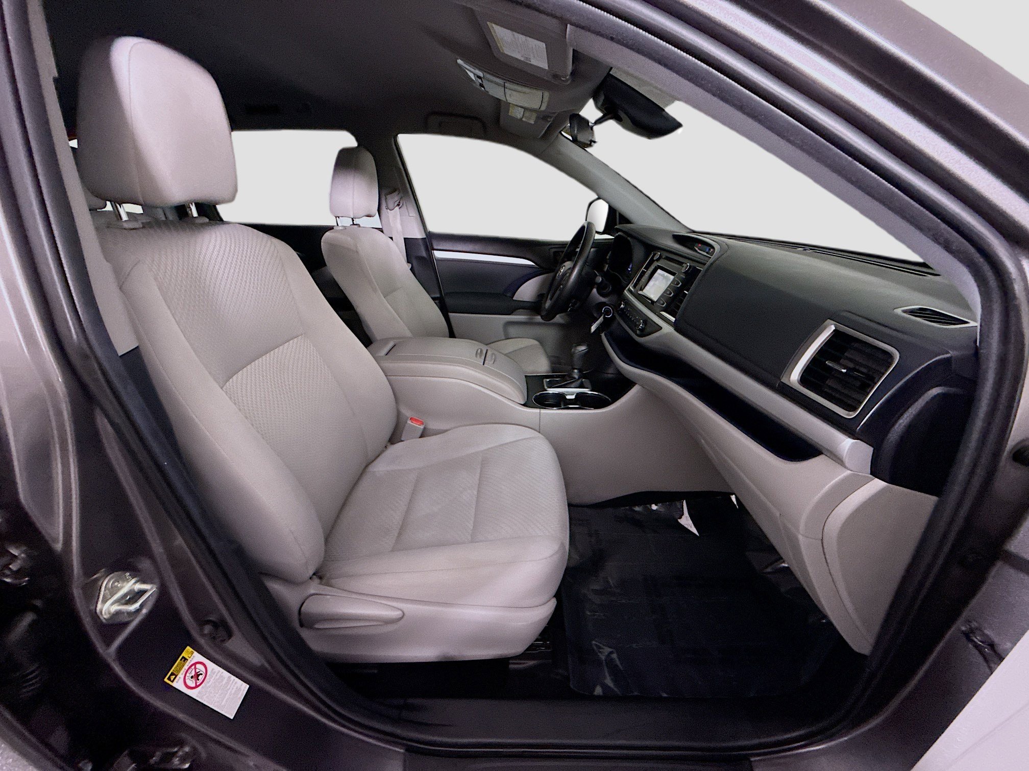 Used 2019 Toyota Highlander LE image 28