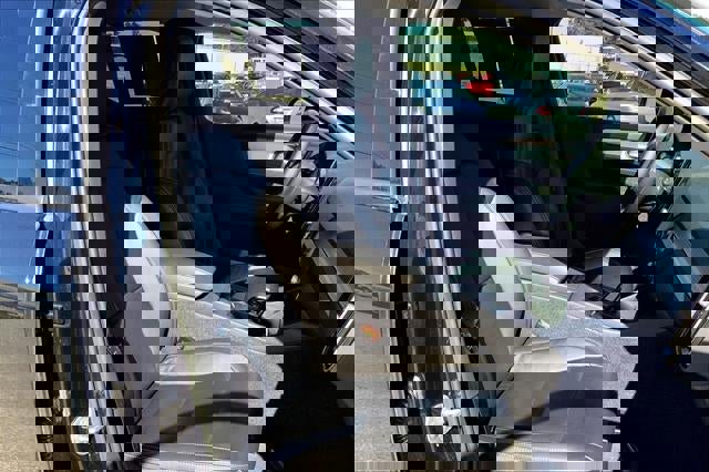 Used 2022 Volvo XC40 T5 Momentum image 40