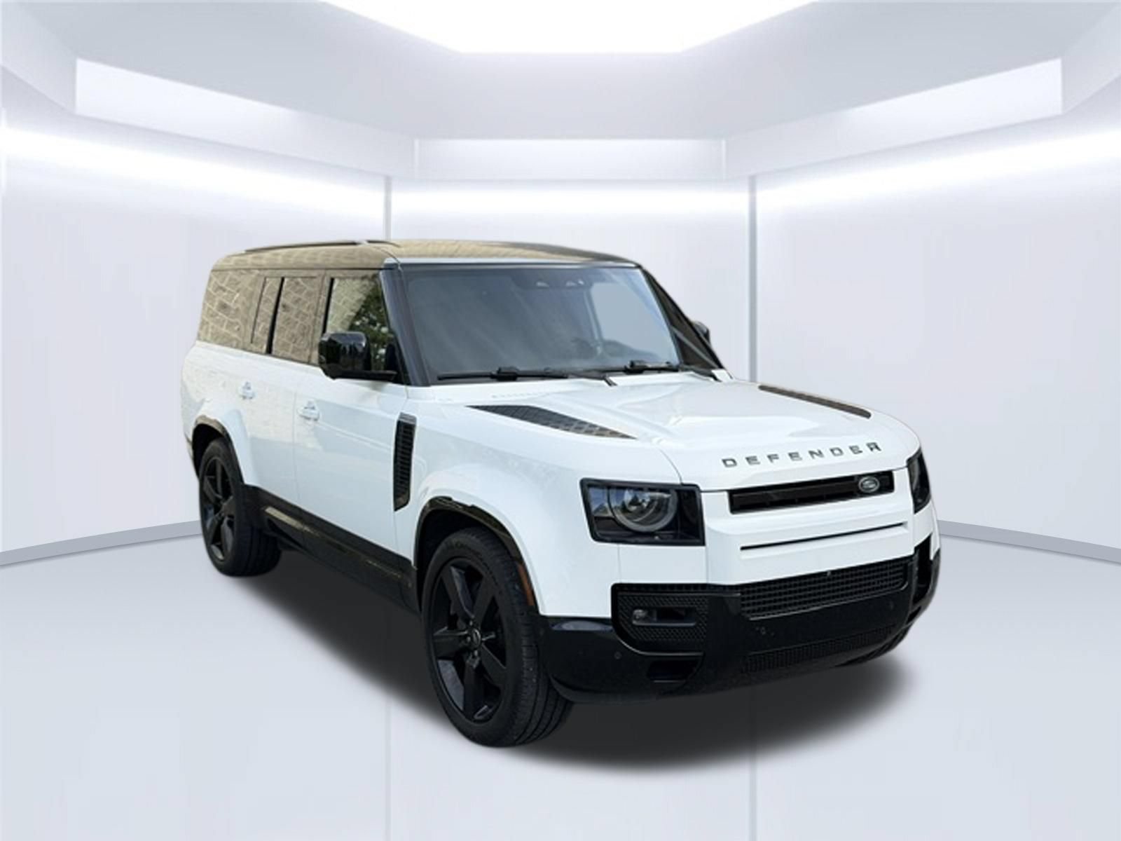 Used 2024 Land Rover Defender 130 X-Dynamic SE AWD/4WD image 3