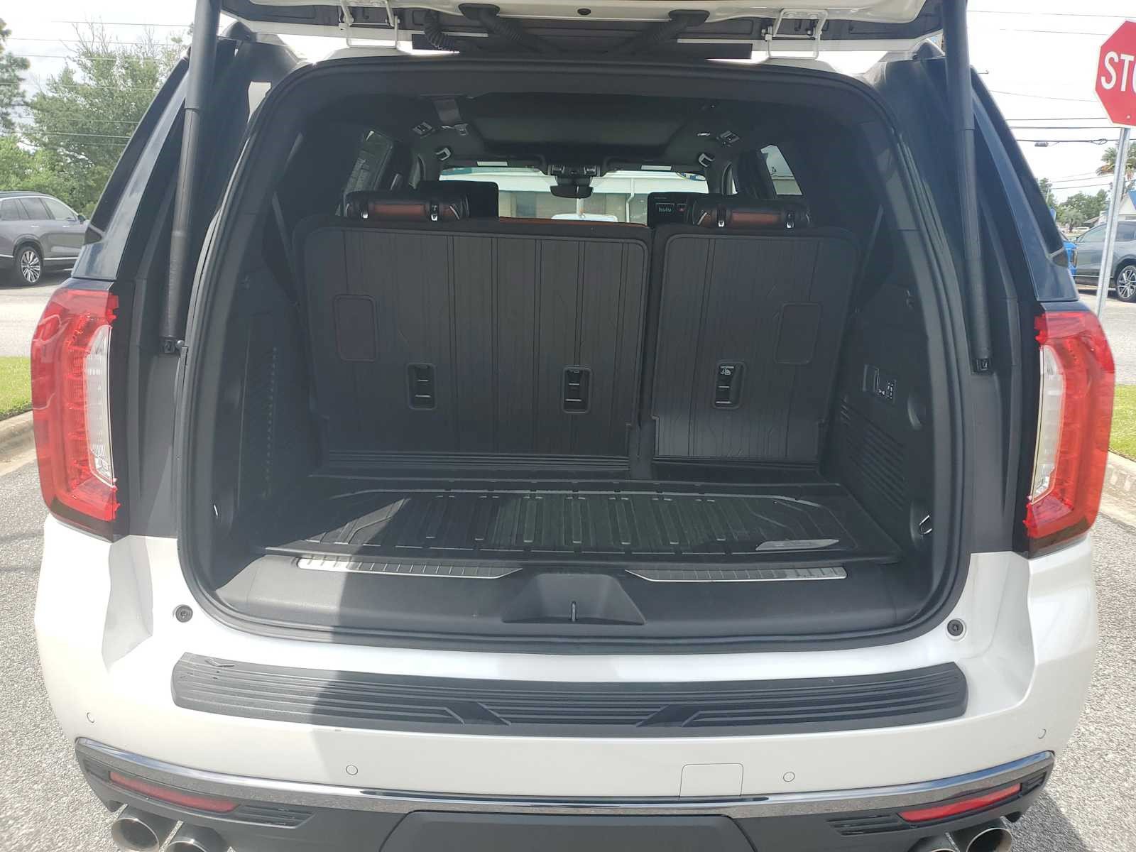 Certified 2024 GMC Yukon Denali Ultimate image 5