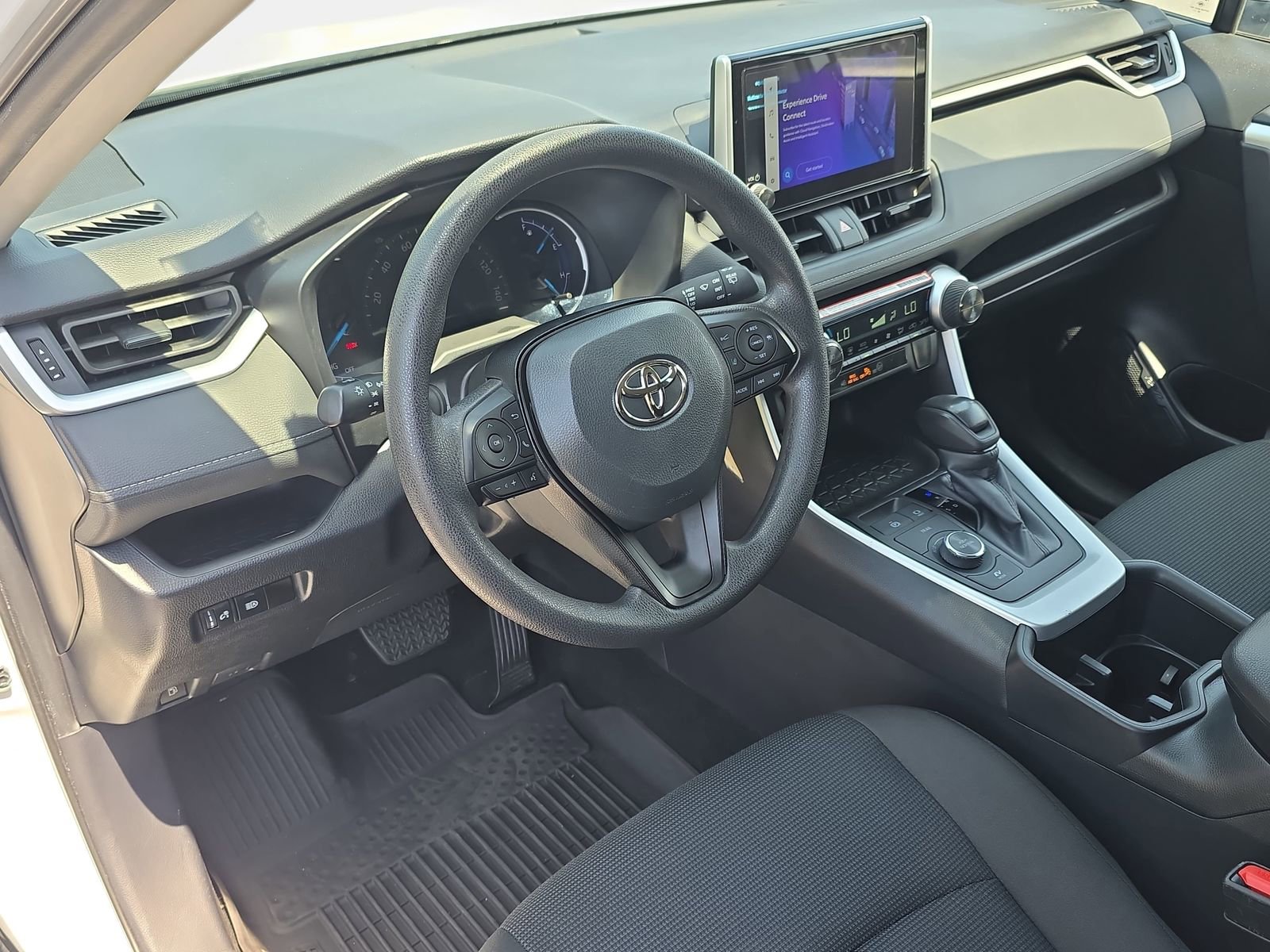 Used 2025 Toyota RAV4 LE AWD/4WD image 15
