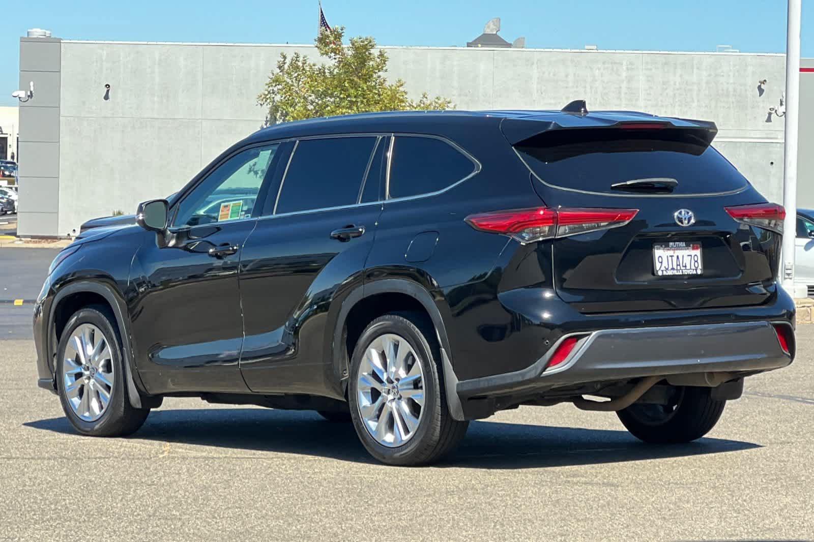 Used 2023 Toyota Highlander Limited AWD/4WD image 7