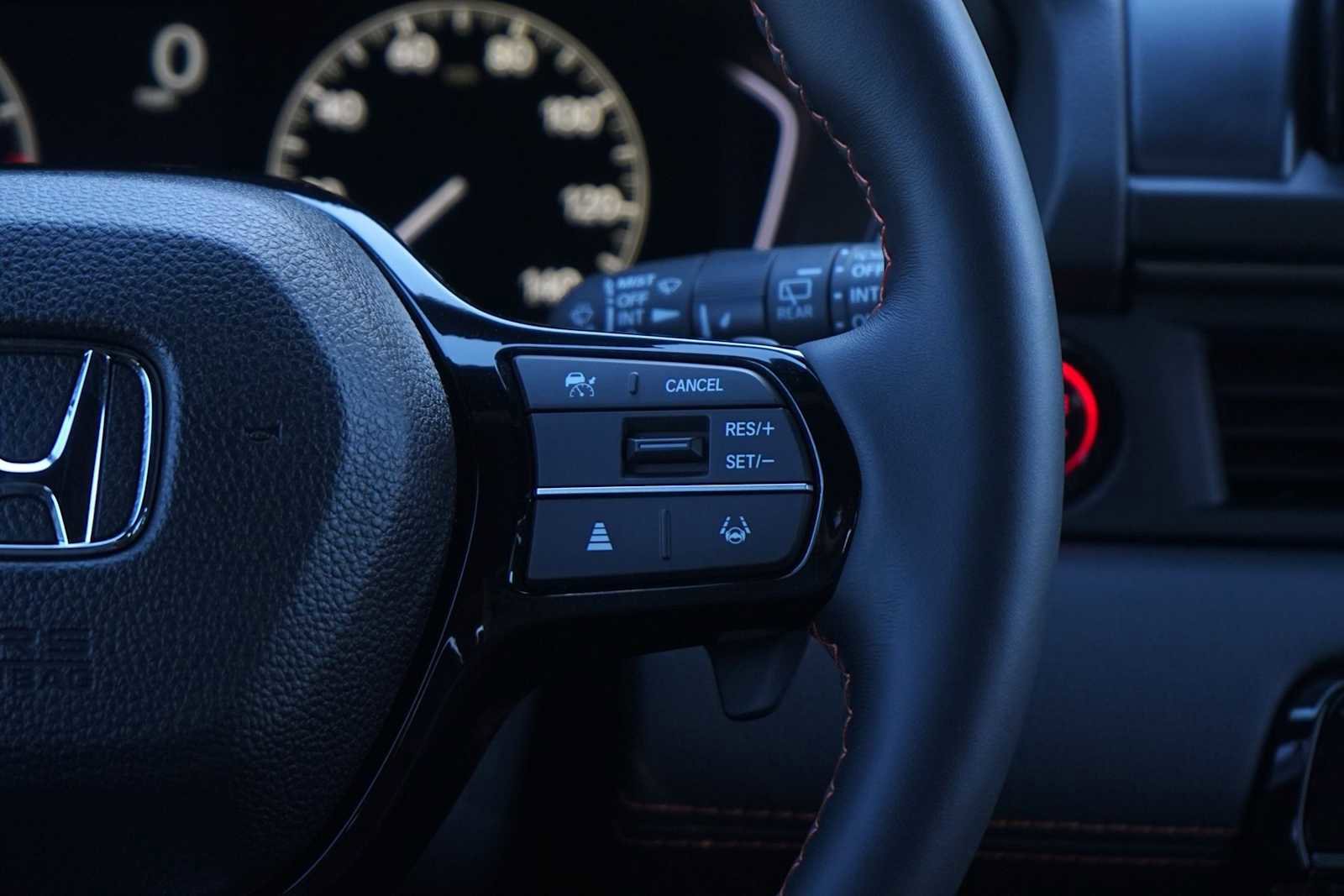 Used 2025 Honda Pilot TrailSport image 18