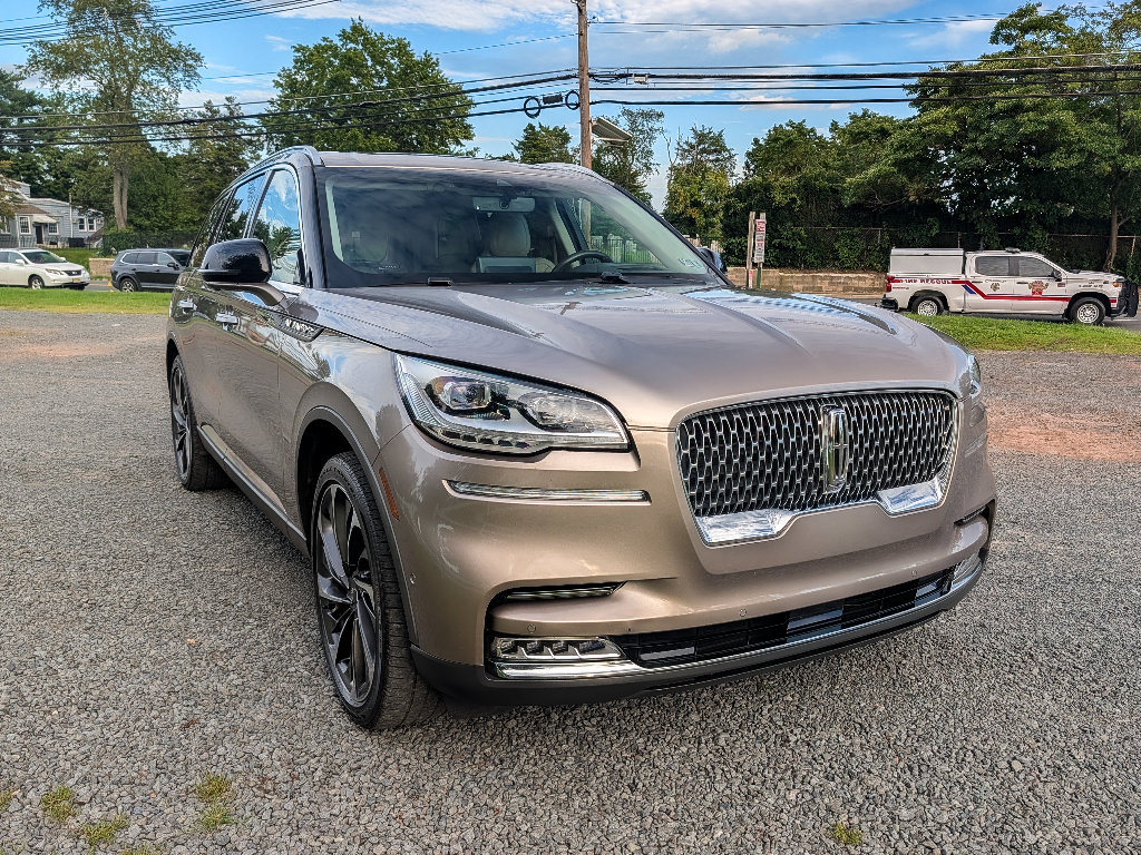 Used 2020 Lincoln Aviator Reserve w/ Equipment Group 202A AWD/4WD image 3