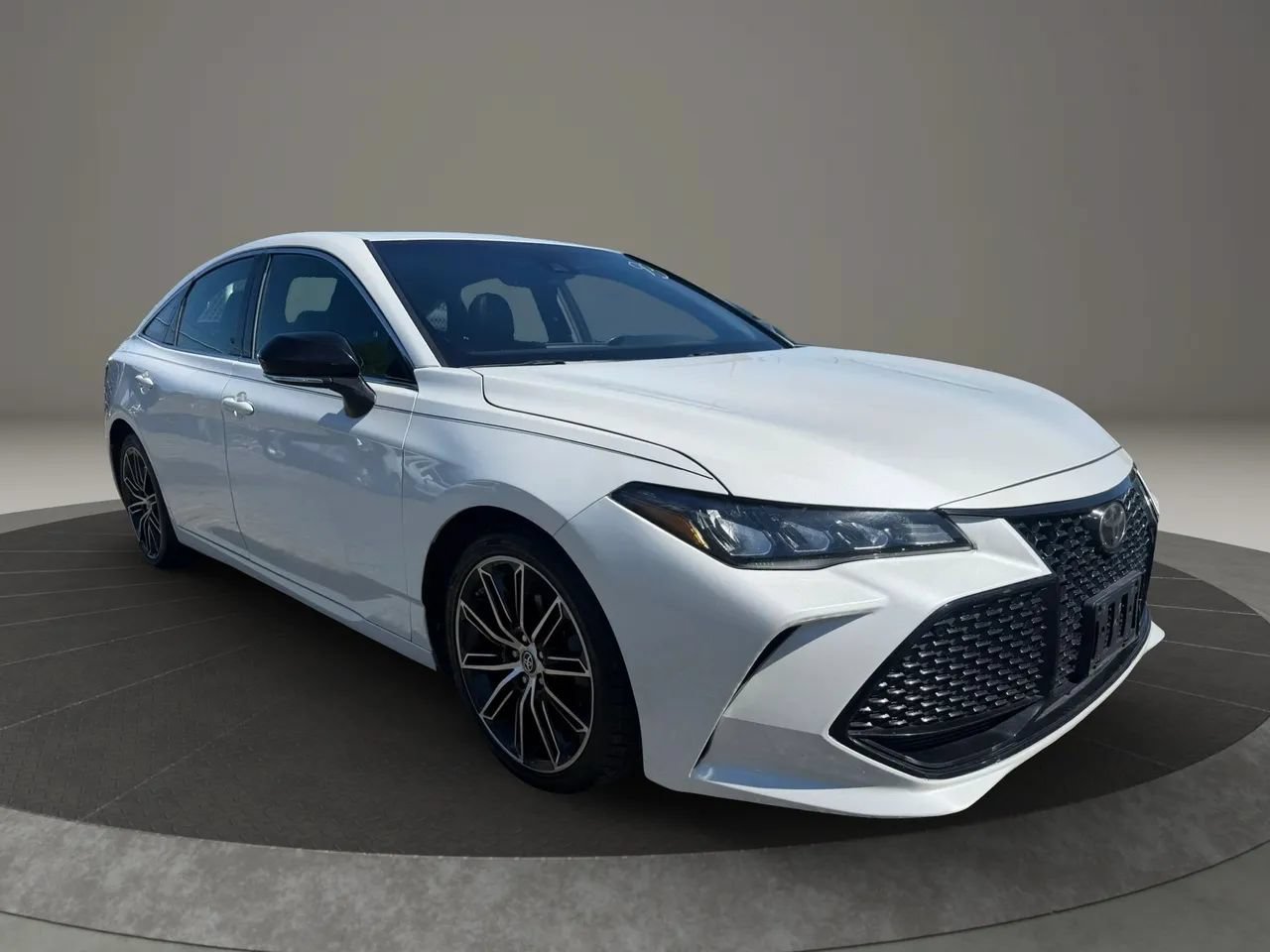 Used 2019 Toyota Avalon XSE w/ All Weather Liner Package FWD image 3