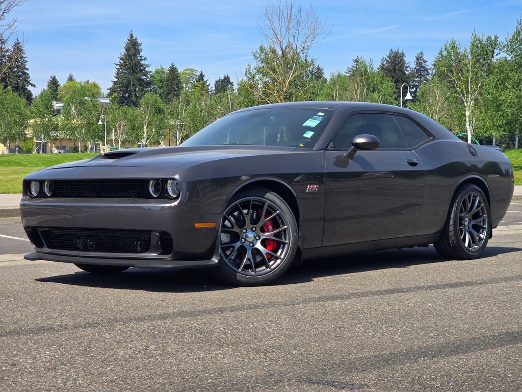 Used 2016 Dodge Challenger SRT w/ Technology Group RWD image 1