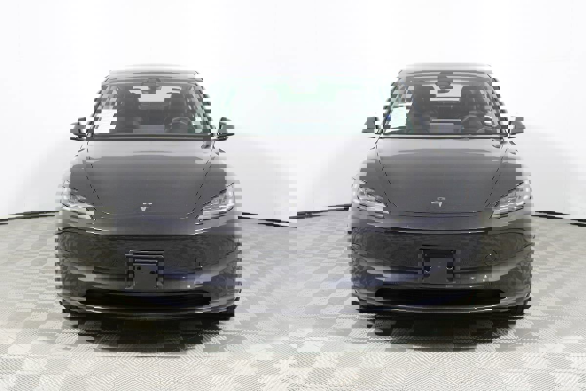 Used 2024 Tesla Model 3 Standard Range image 2