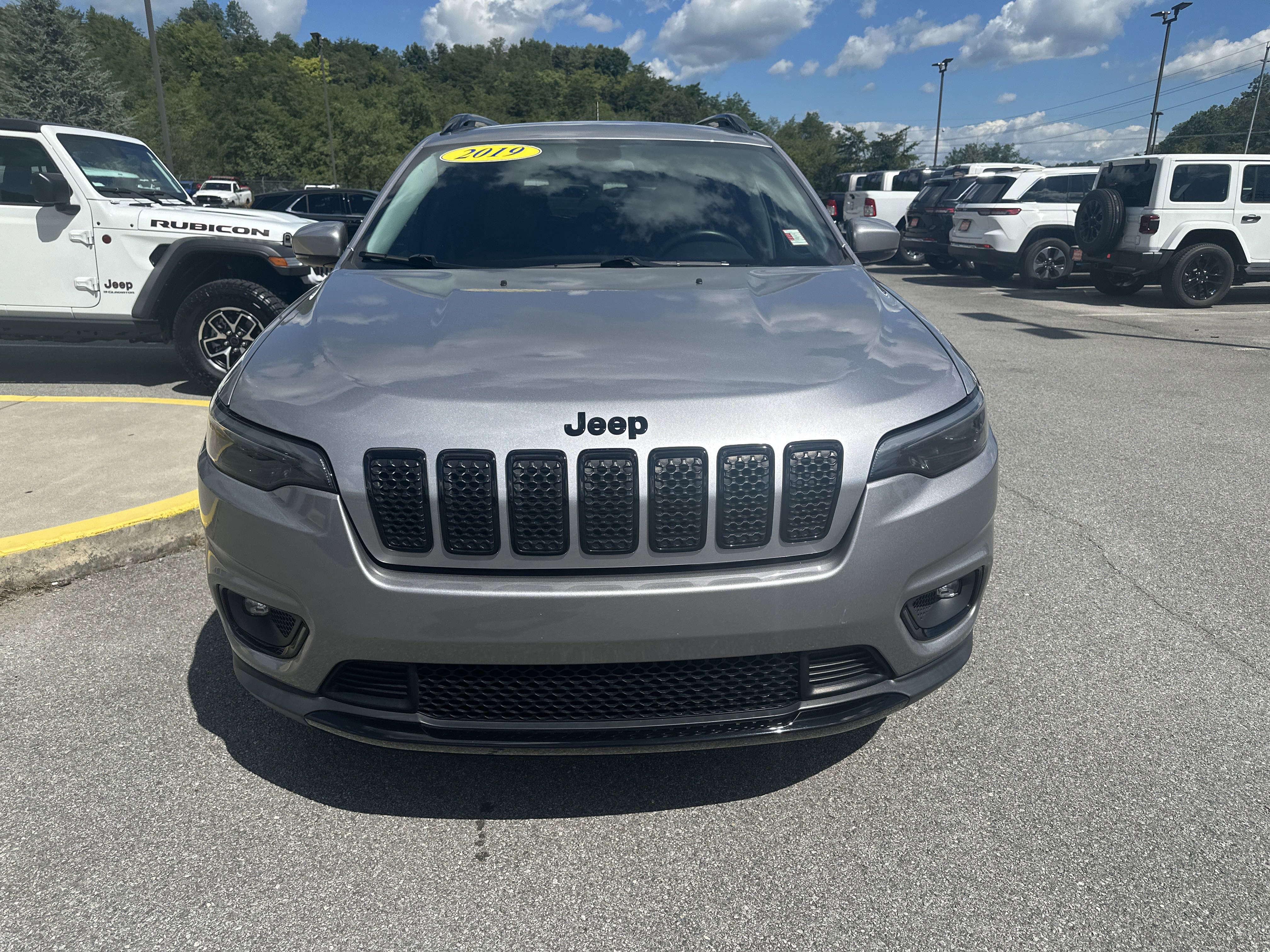 Used 2019 Jeep Cherokee Latitude Plus image 3