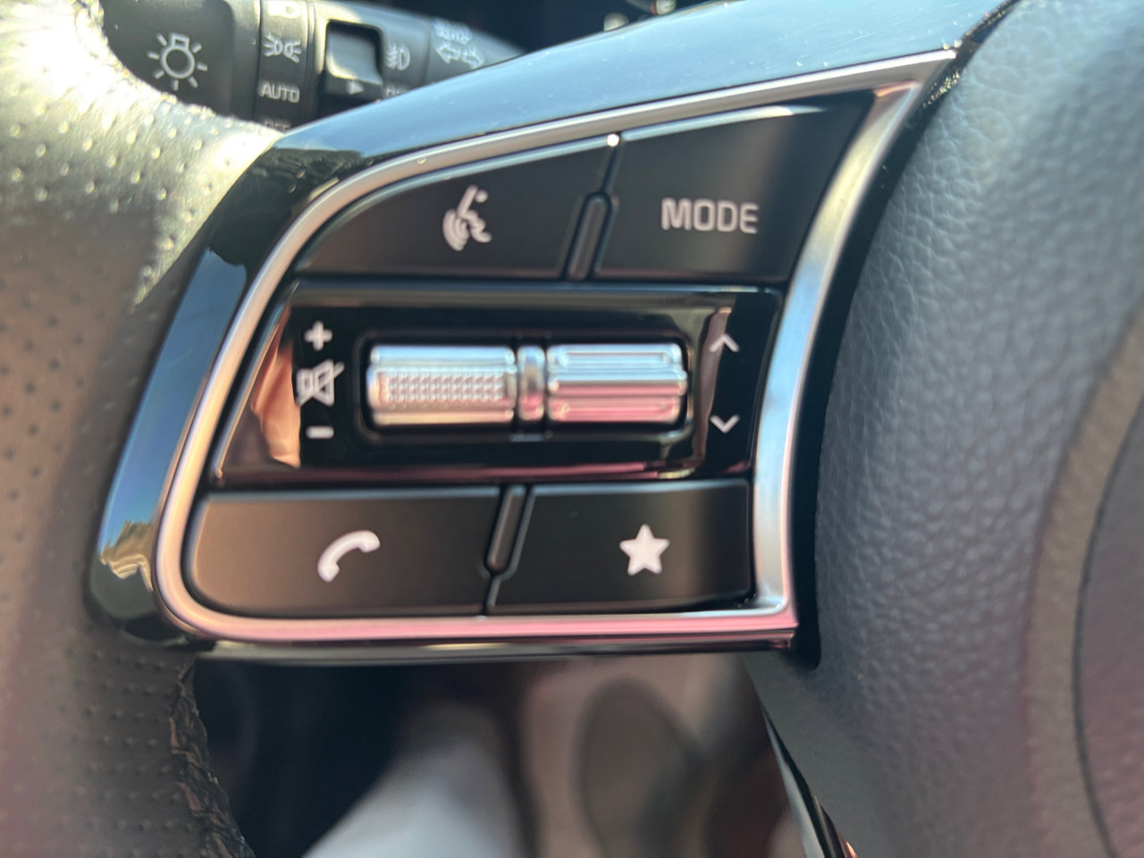 Used 2024 Kia Seltos SX w/ SX Sunroof Package image 17