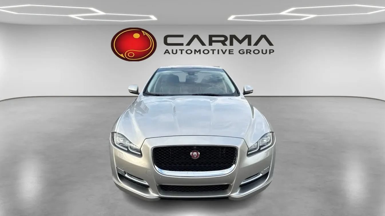 Used 2016 Jaguar XJ R-Sport RWD image 8