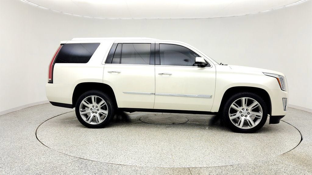 Used 2015 Cadillac Escalade Luxury AWD/4WD image 4