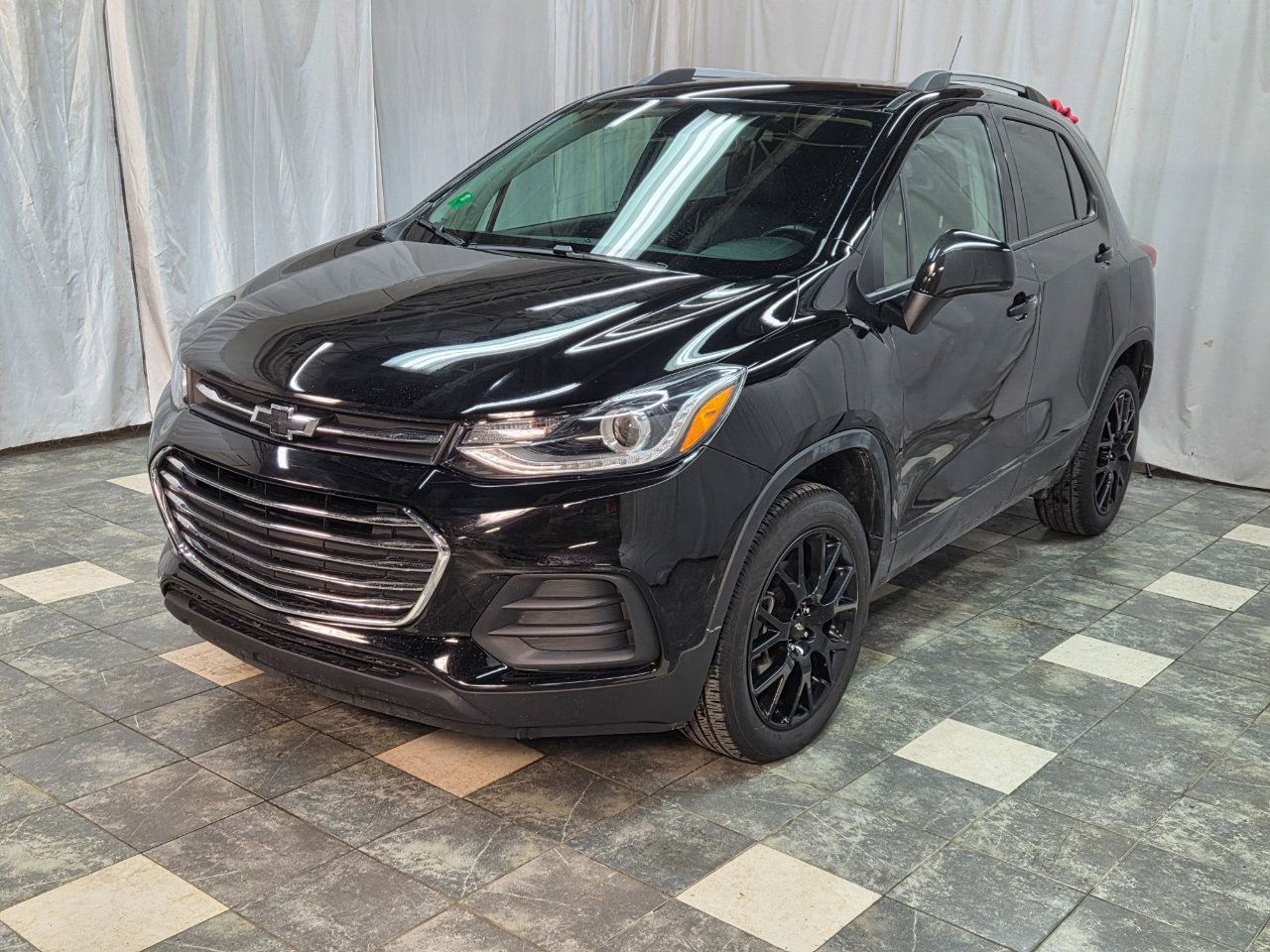 Used 2021 Chevrolet Trax LT w/ Premium Seat Package image 2