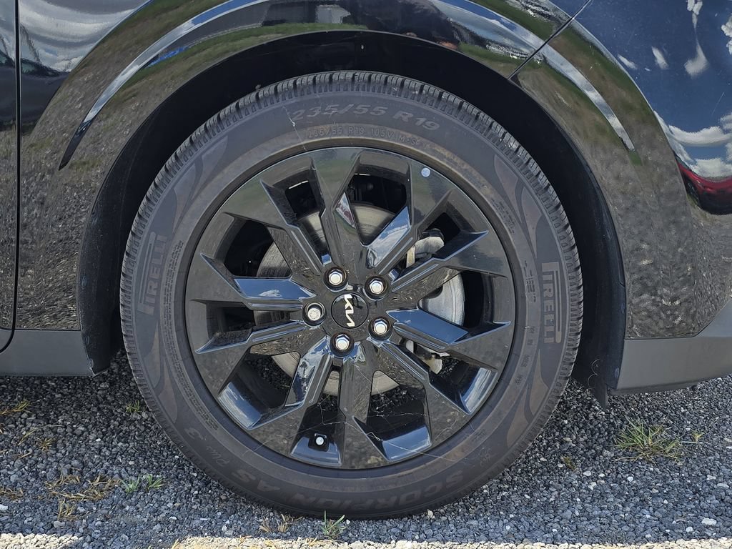 Certified 2024 Kia Carnival SX FWD image 12