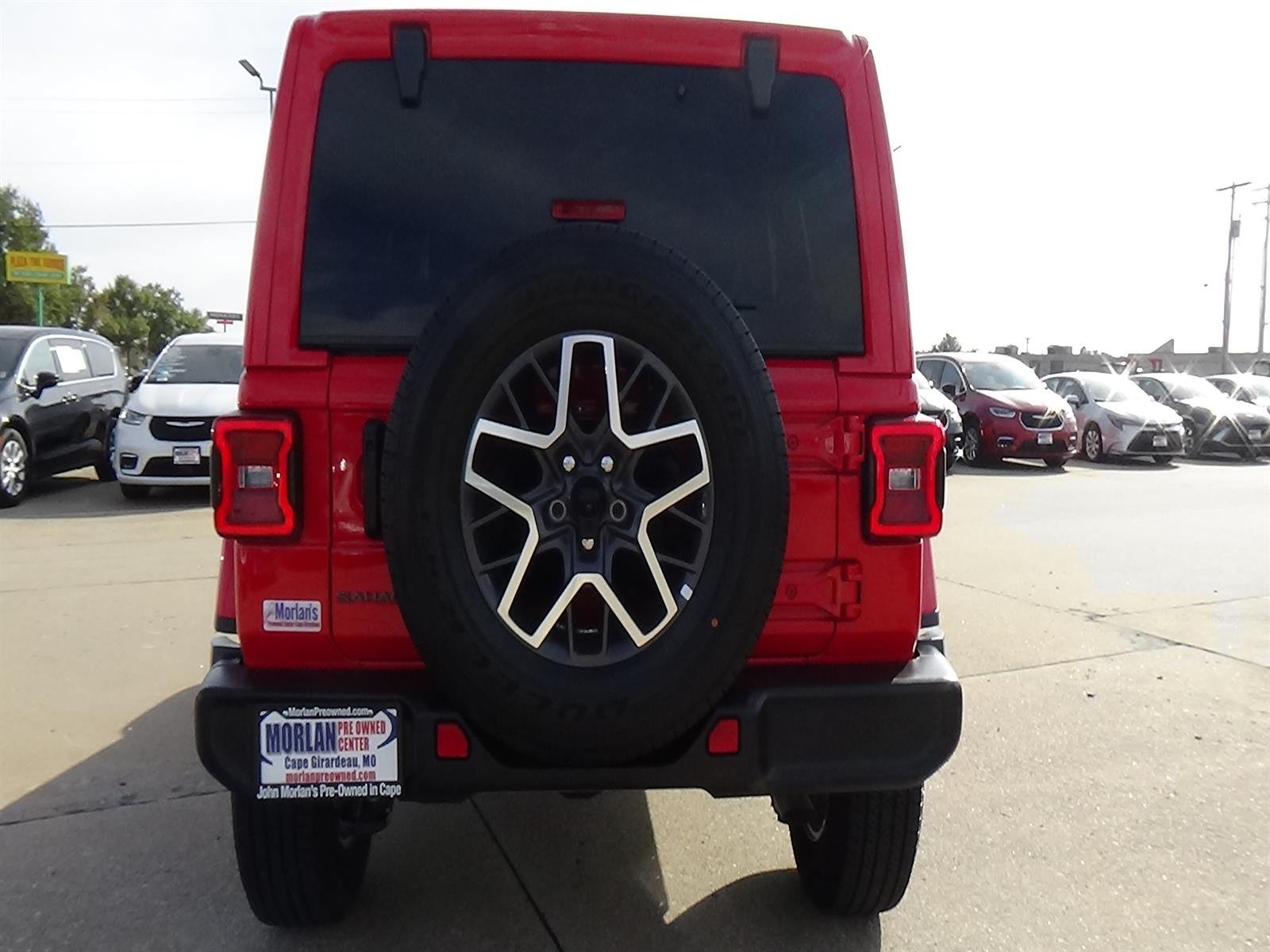 Used 2026 Jeep Wrangler Unlimited Sahara AWD/4WD image 8