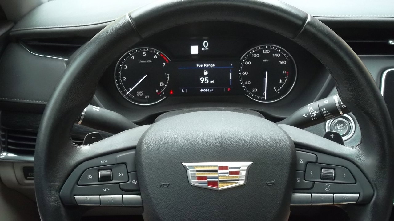 Used 2021 Cadillac XT4 Premium Luxury image 12