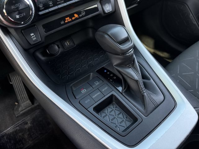 Used 2024 Toyota RAV4 XLE FWD image 20
