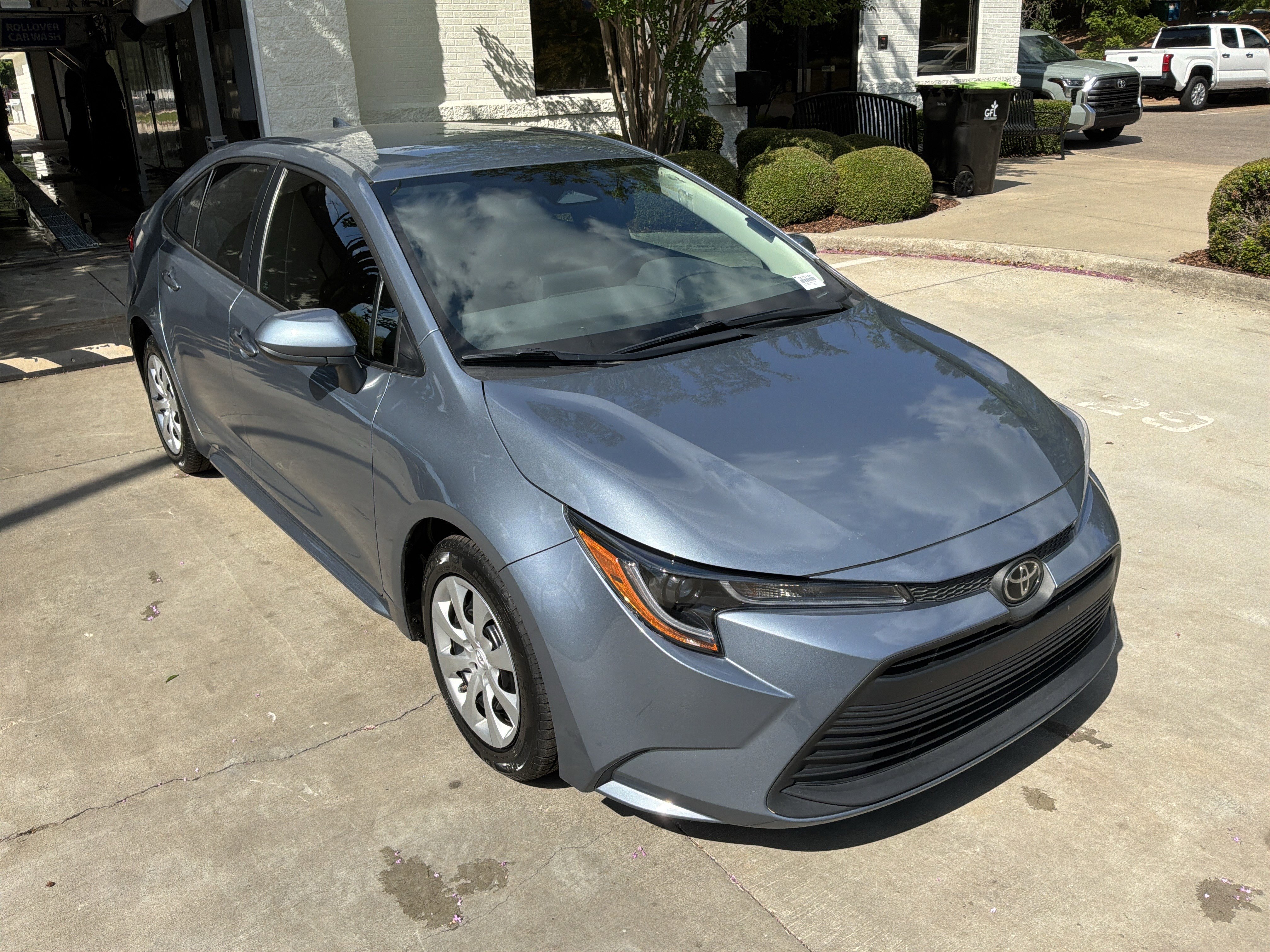 Used 2023 Toyota Corolla LE FWD image 2