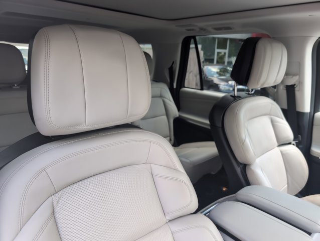 Used 2025 Lincoln Navigator L Reserve image 26