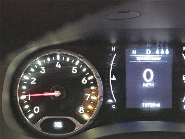 Used 2019 Jeep Renegade Latitude AWD/4WD image 11