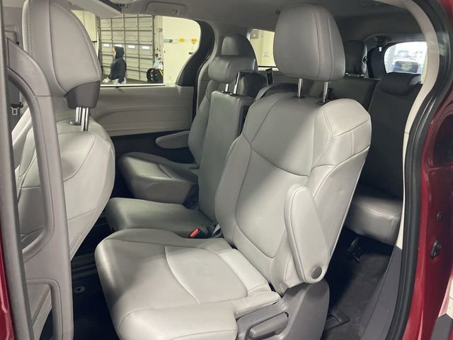 Used 2021 Toyota Sienna XLE image 23
