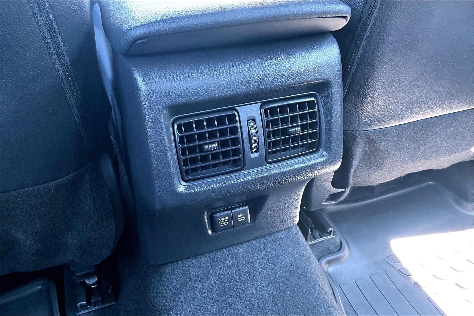 Used 2025 Toyota Camry SE w/ Convenience Package FWD image 33