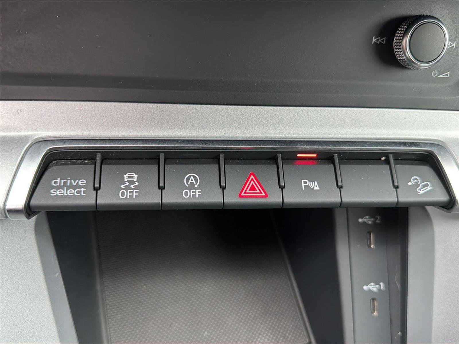 Used 2025 Audi Q3 2.0T Premium image 18