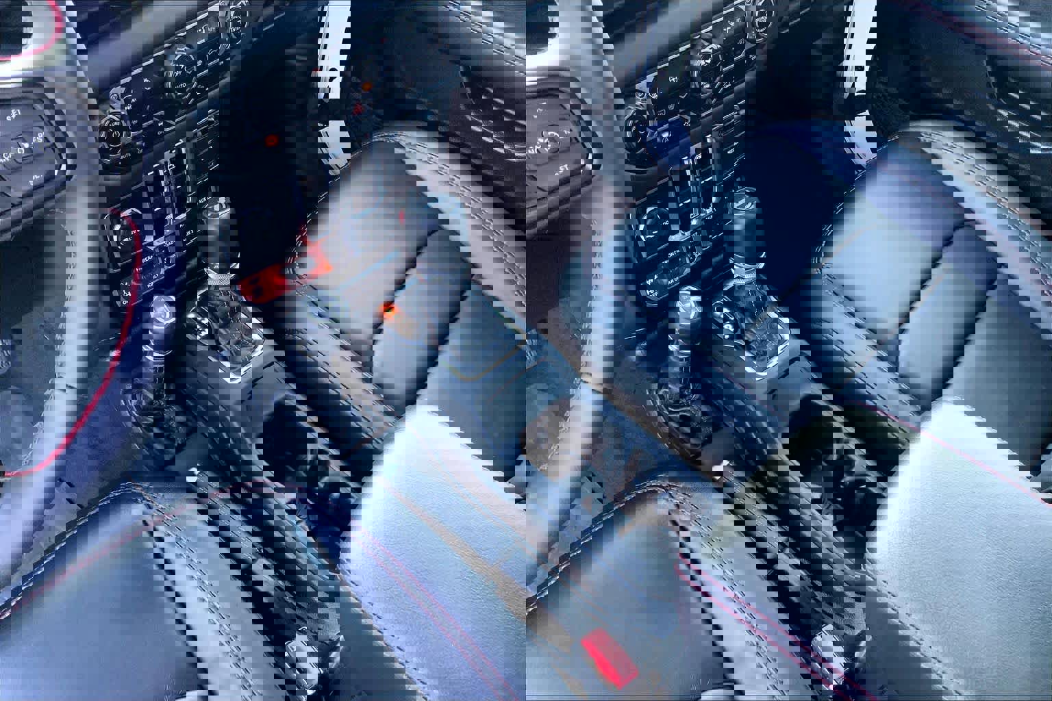 Used 2024 Jeep Wrangler Unlimited Rubicon w/ Technology Group AWD/4WD image 15