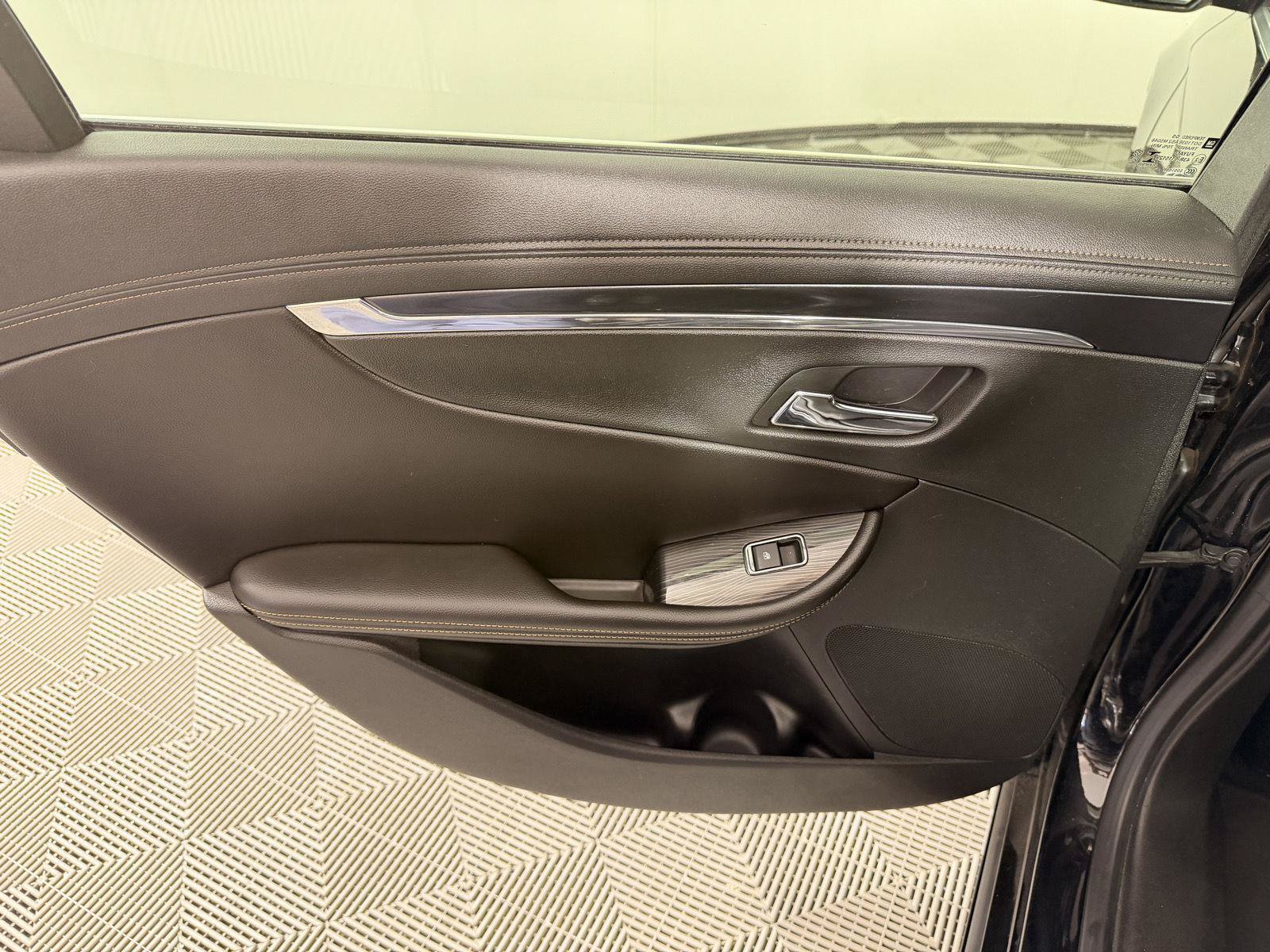 Used 2018 Chevrolet Impala Premier FWD image 17