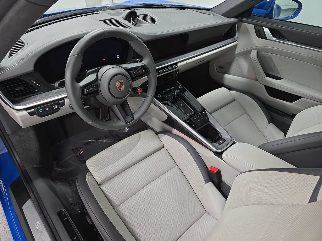 Certified 2025 Porsche 911 Carrera RWD image 4